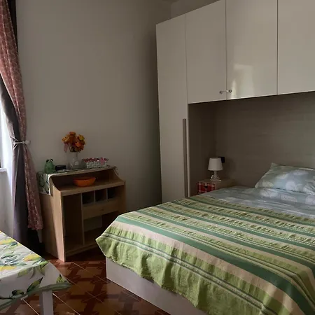 Il Cortile Single & Double In No Bed & Breakfast Como