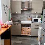 Il Cortile Single & Double In No Nocleg ze śniadaniem Como